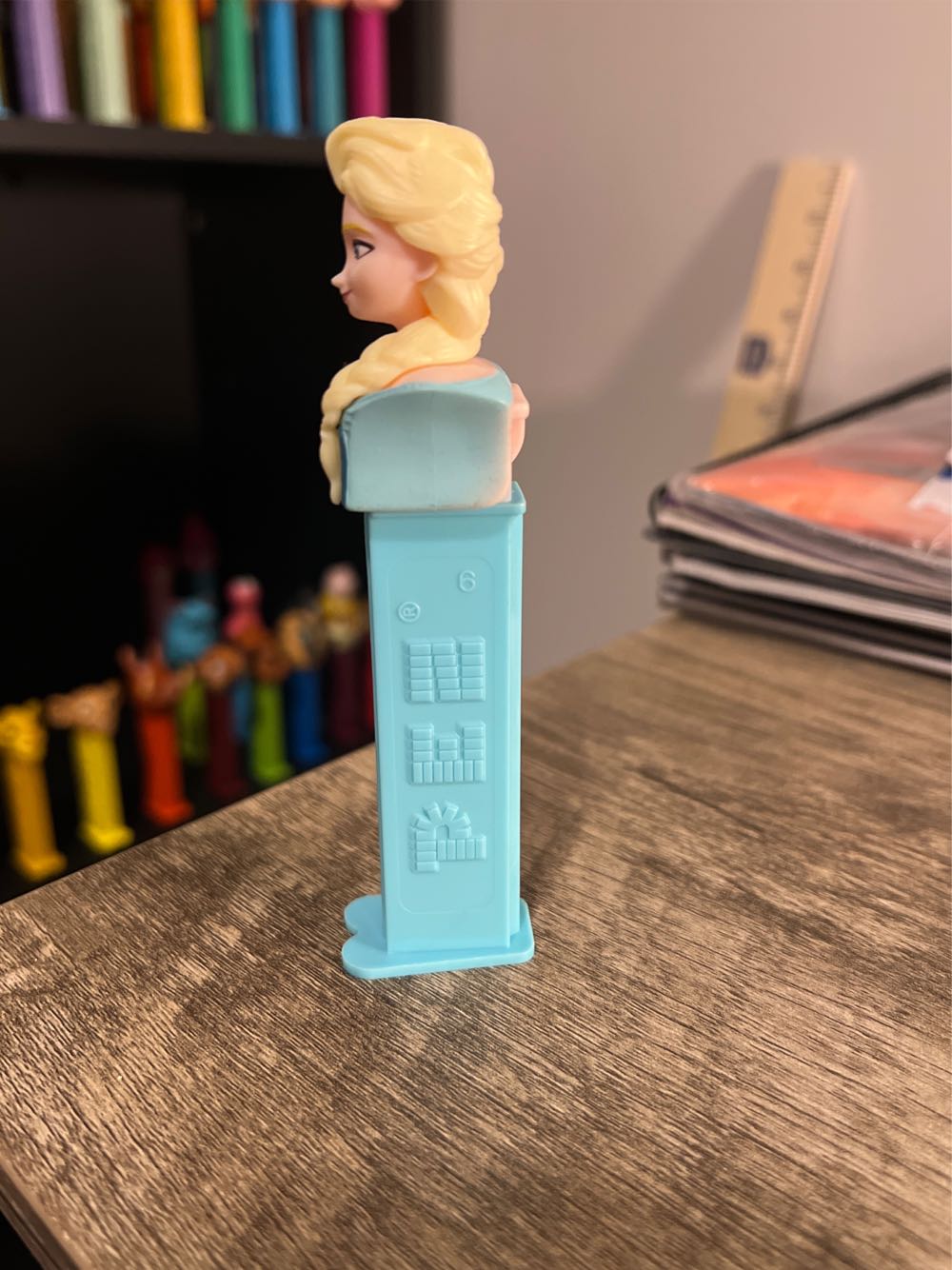 Elsa A - Frozen pez collectible - Main Image 3