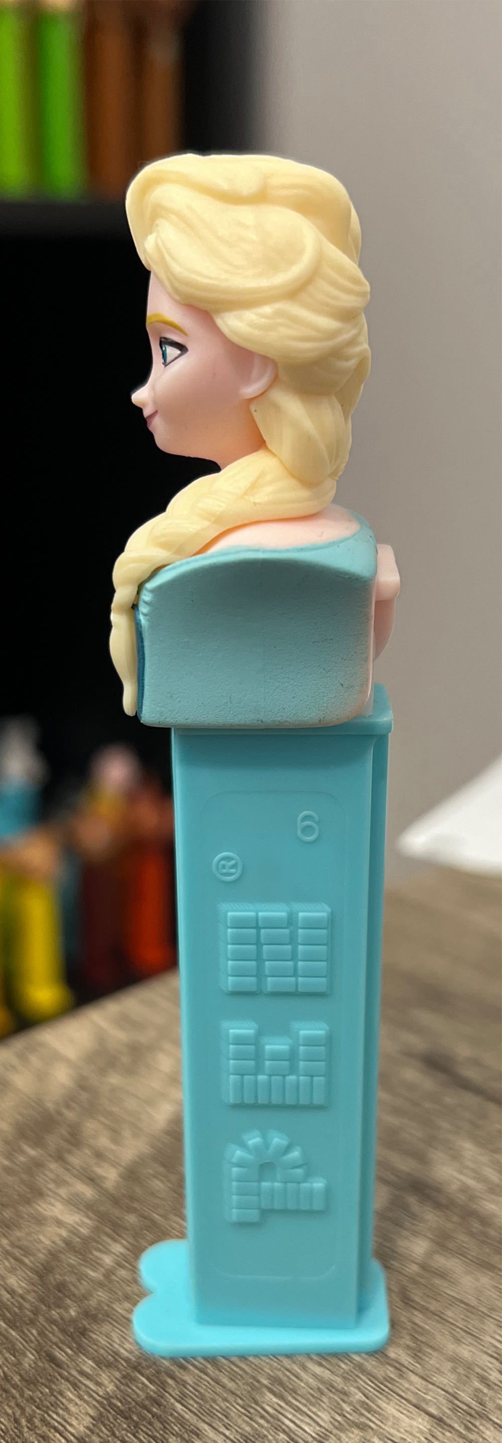 Elsa A - Frozen pez collectible - Main Image 4