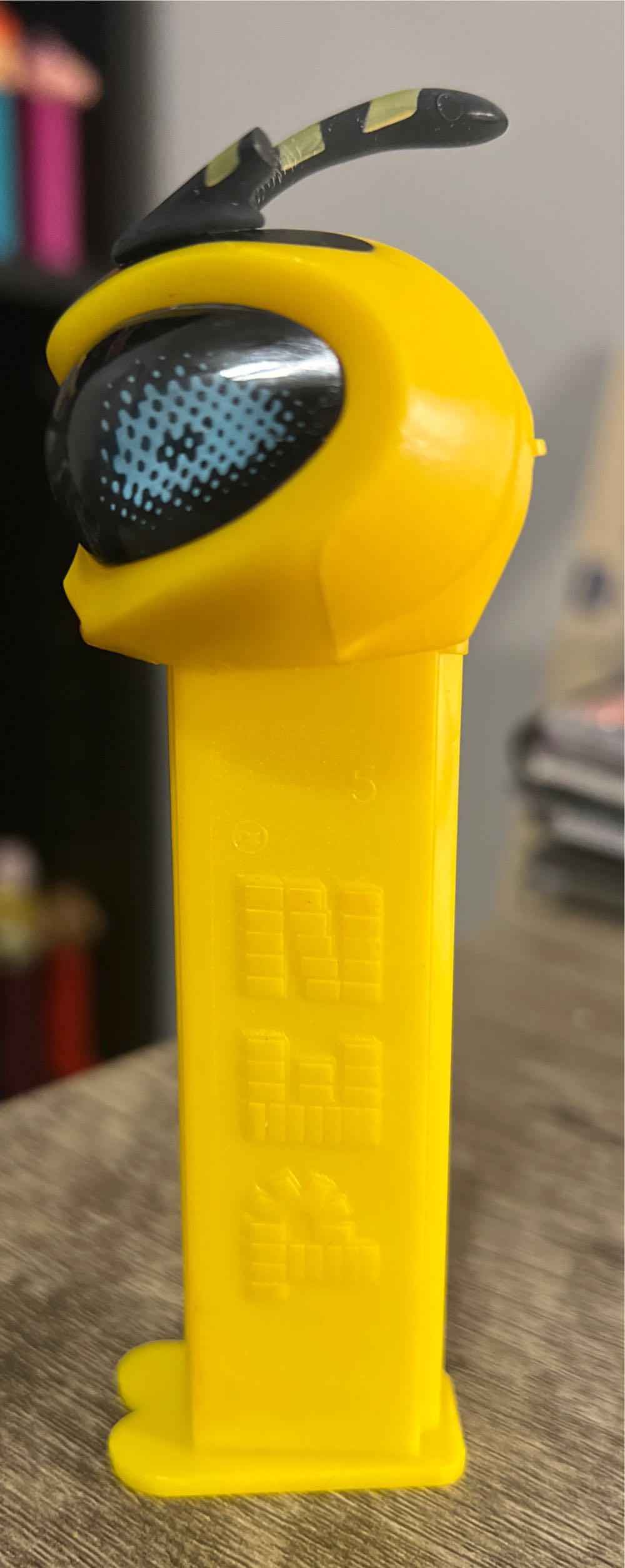 Bee - Bugz pez collectible - Main Image 3