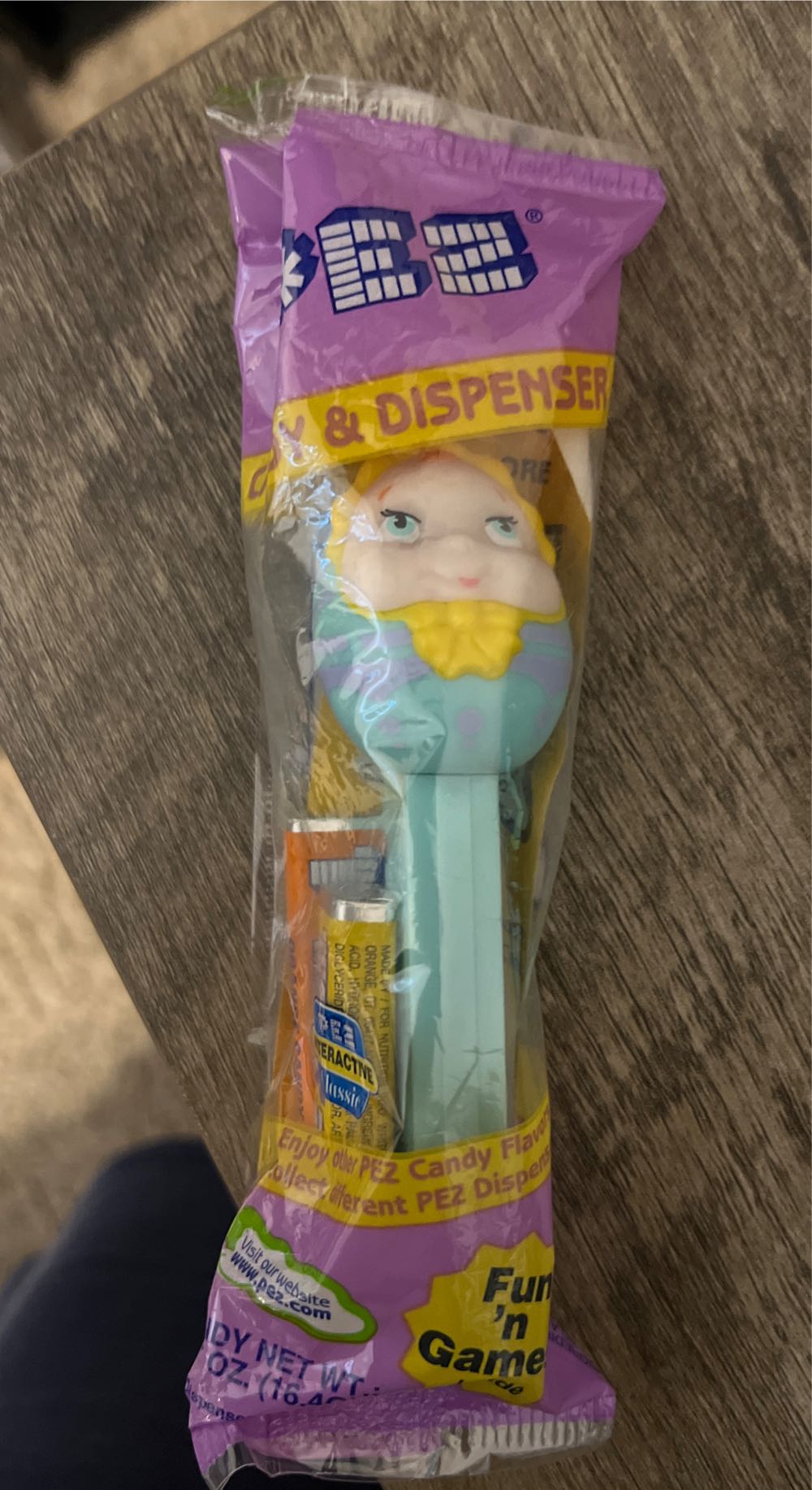 Baby In Egg - Easter pez collectible - Main Image 4