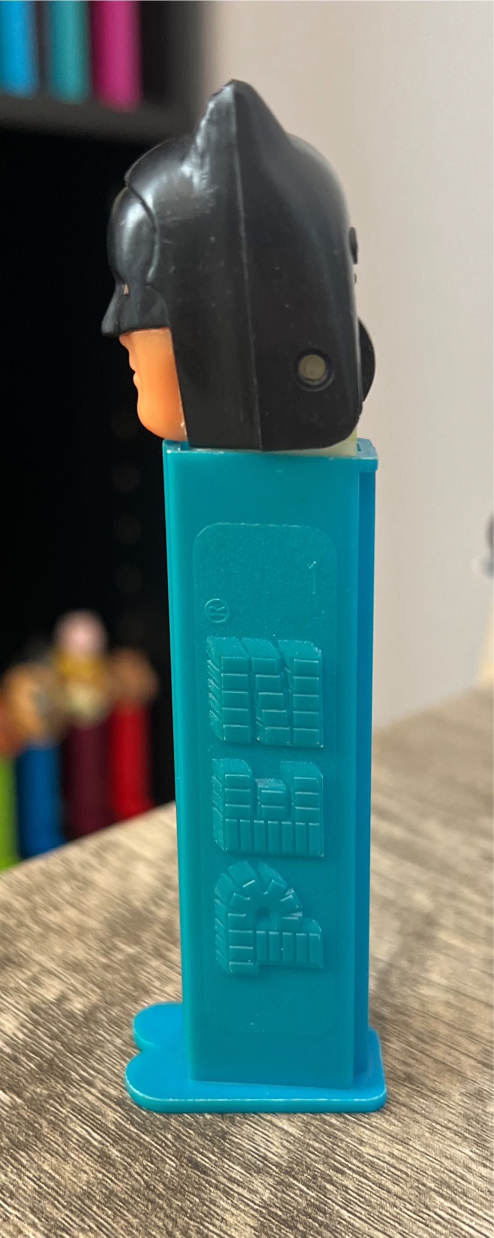 Batman A - Black Batman - DC Comics pez collectible - Main Image 3