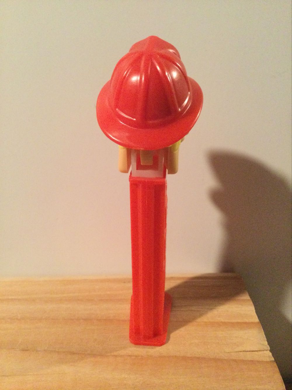 Fireman (White) - Emergency Heroes pez collectible - Main Image 3