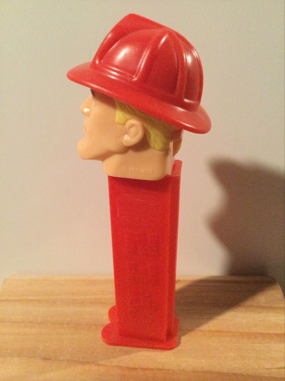 Fireman (White) - Emergency Heroes pez collectible - Main Image 4