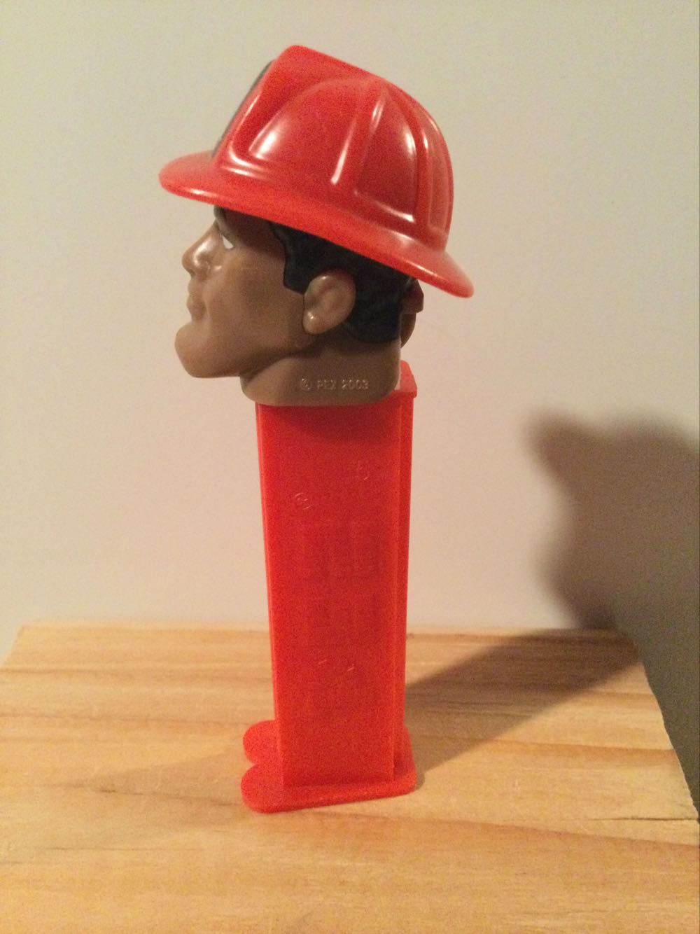 Emergency Heroes Fireman  - Emergency Heroes pez collectible - Main Image 2