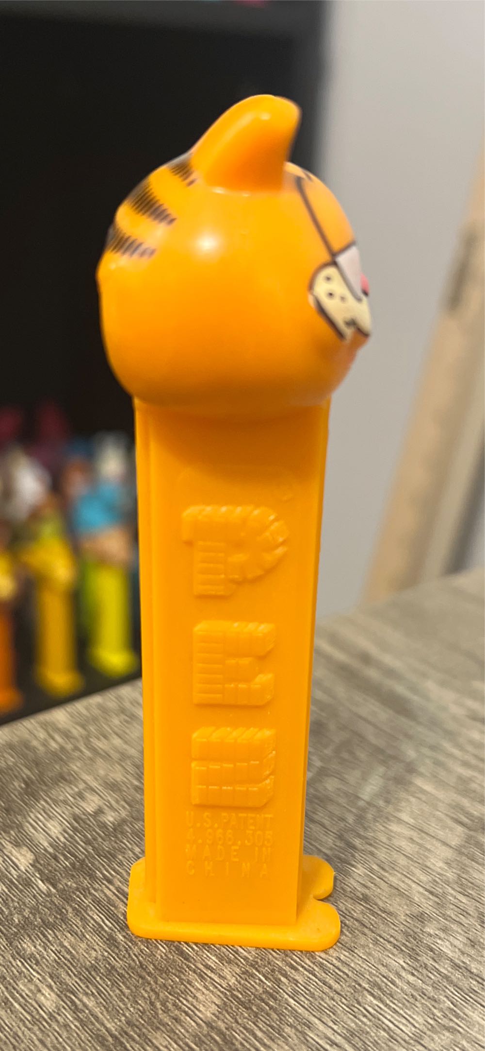 Garfield Giant Plain - Garfield pez collectible - Main Image 2