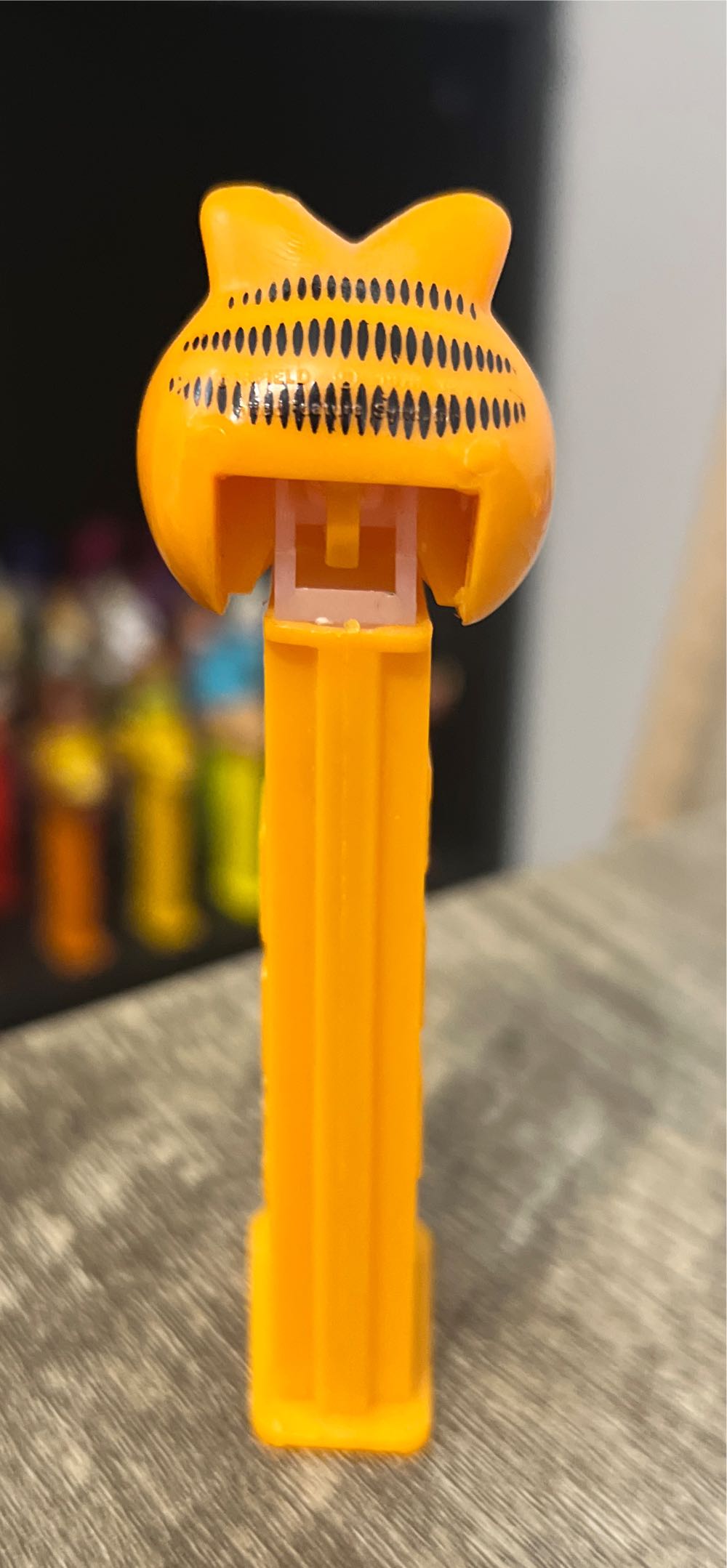 Garfield Giant Plain - Garfield pez collectible - Main Image 3