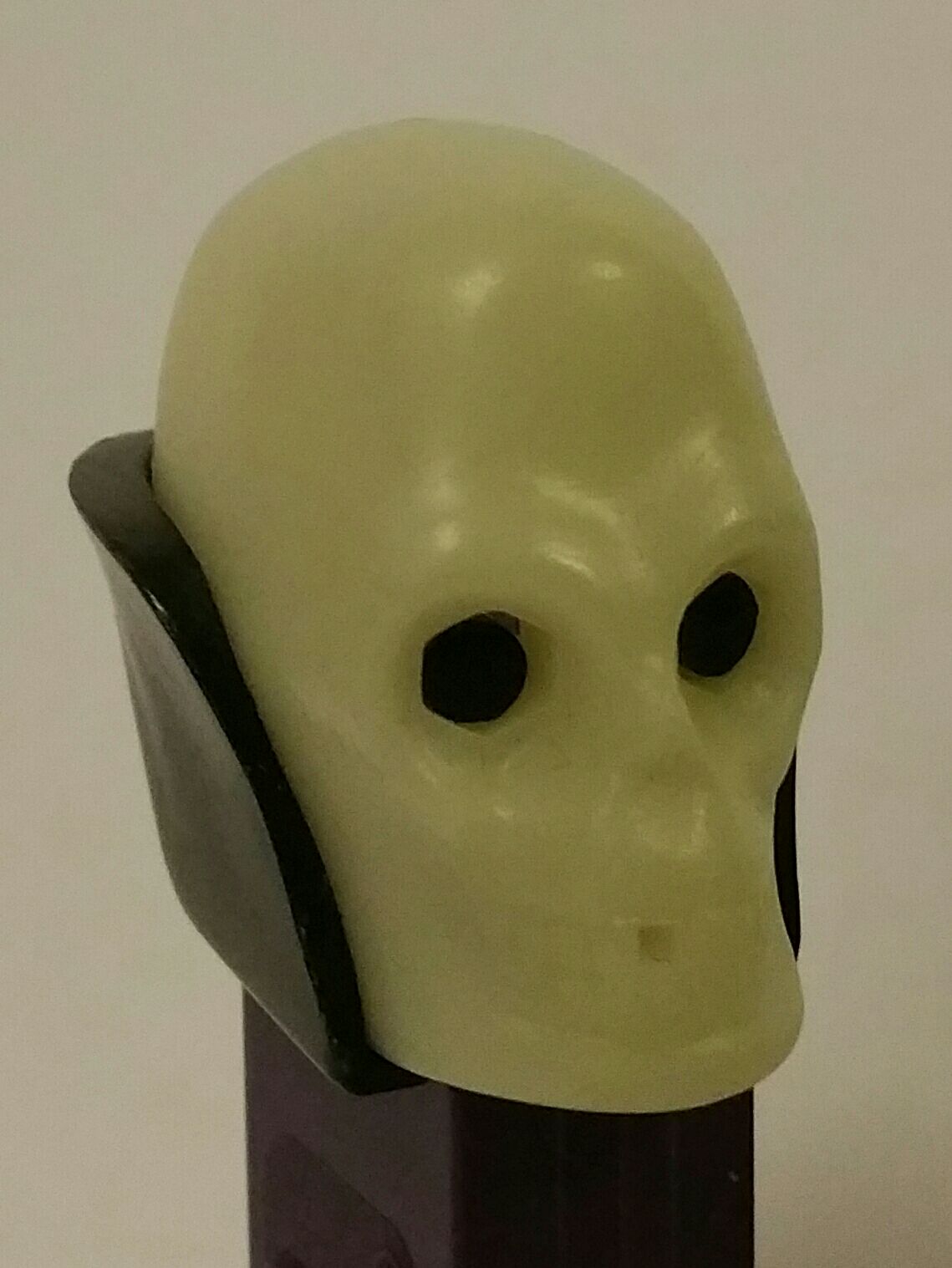 Skull B - Halloween pez collectible - Main Image 2