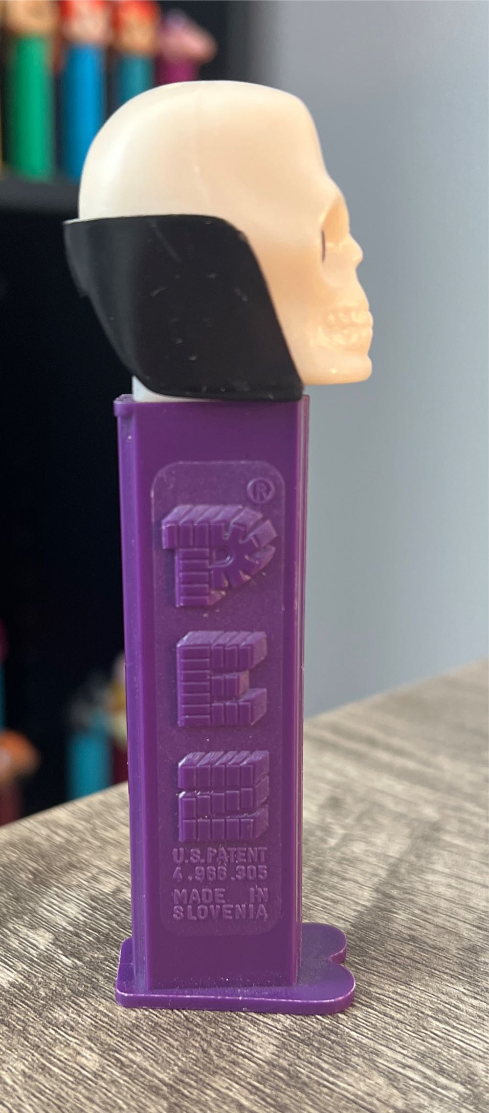 Skull B - Halloween pez collectible - Main Image 2