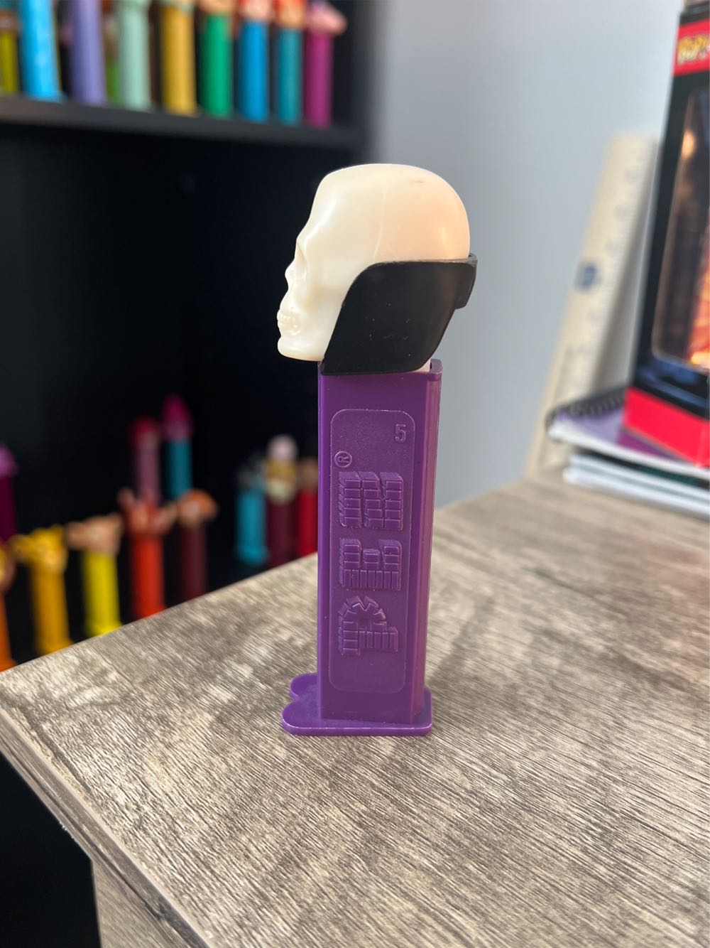 Skull B - Halloween pez collectible - Main Image 3