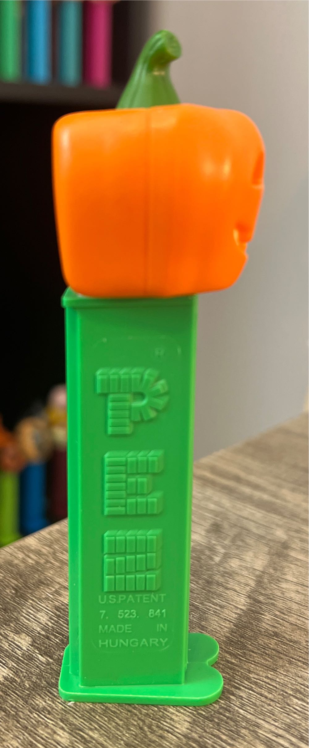 Pumpkin E Green Stem - Halloween pez collectible - Main Image 2