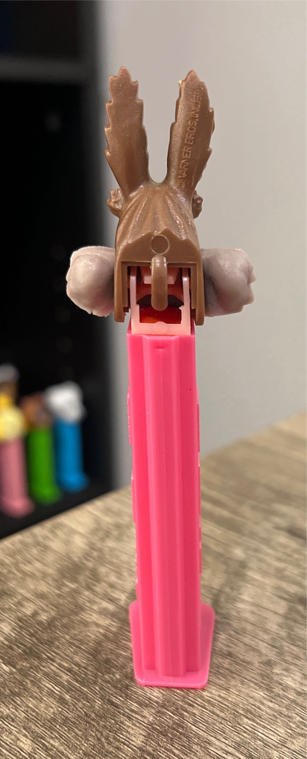 Wile E Coyote - Looney Tunes-Vintage pez collectible - Main Image 3