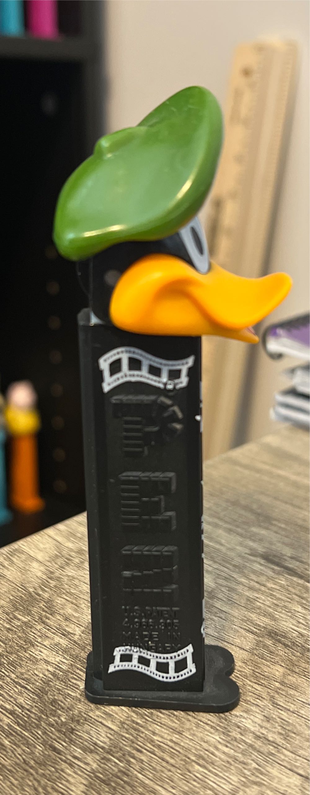 Daffy Duck - Looney Tunes Back In Action pez collectible - Main Image 2