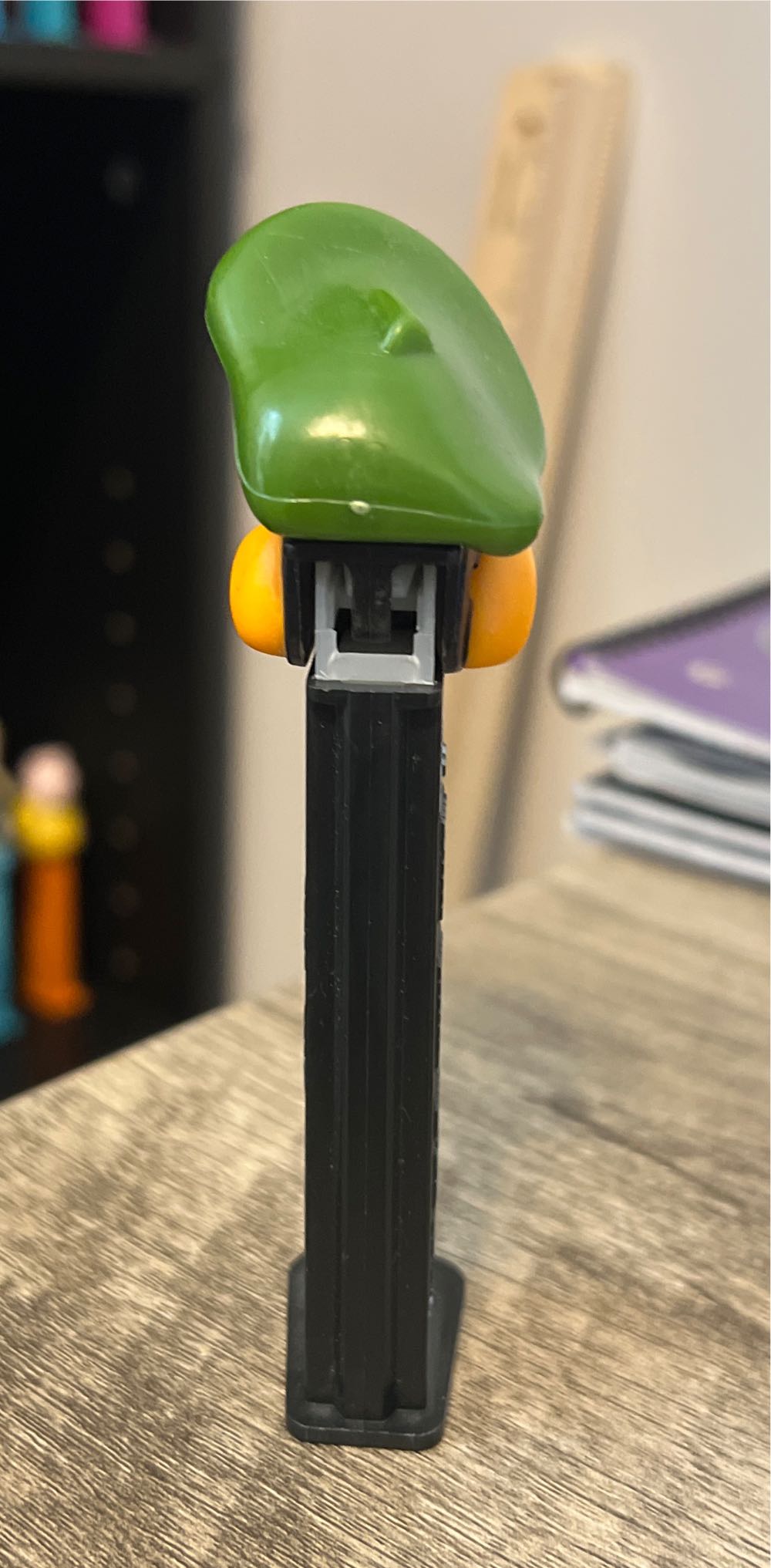 Daffy Duck - Looney Tunes Back In Action pez collectible - Main Image 3
