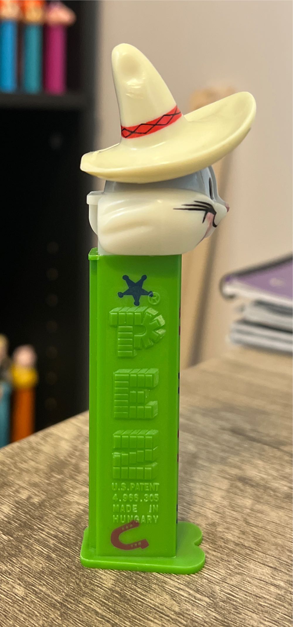 Bugs Bunny - Looney Tunes Back In Action pez collectible - Main Image 2