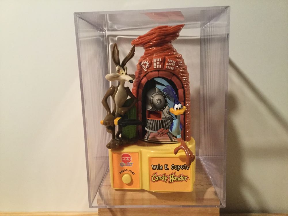 Wile E. Coyote - Looney Toons pez collectible - Main Image 2