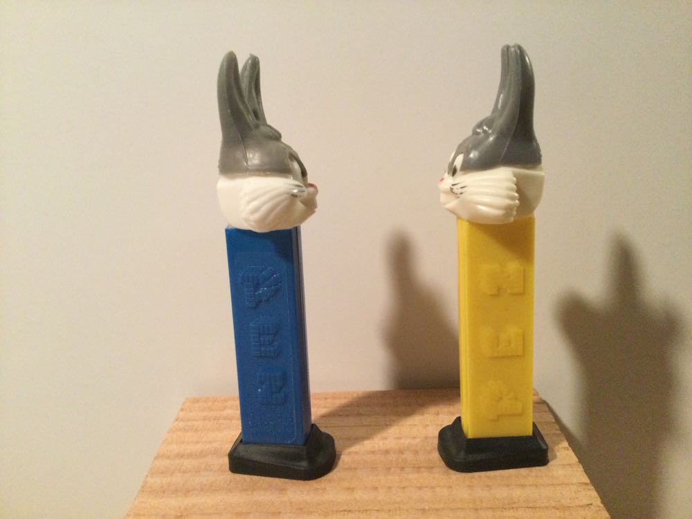 Bugs Bunny A / With Feet - Looney Tunes-Vintage pez collectible - Main Image 2