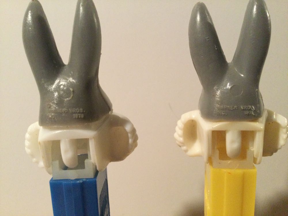 Bugs Bunny A / With Feet - Looney Tunes-Vintage pez collectible - Main Image 3