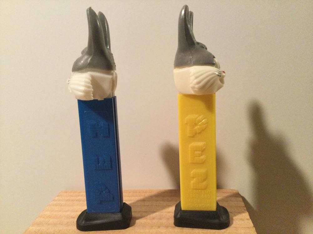 Bugs Bunny A / With Feet - Looney Tunes-Vintage pez collectible - Main Image 4