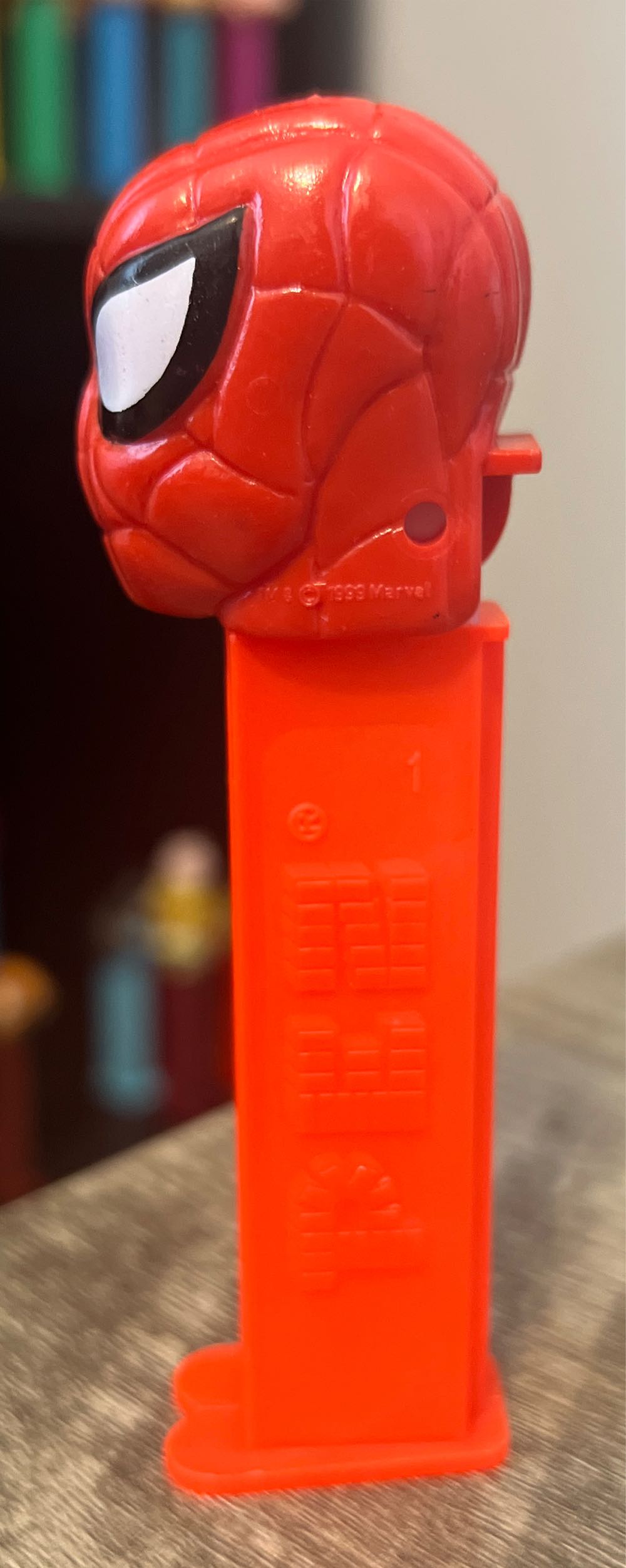 Spiderman C Red Stem - Marvel pez collectible - Main Image 3