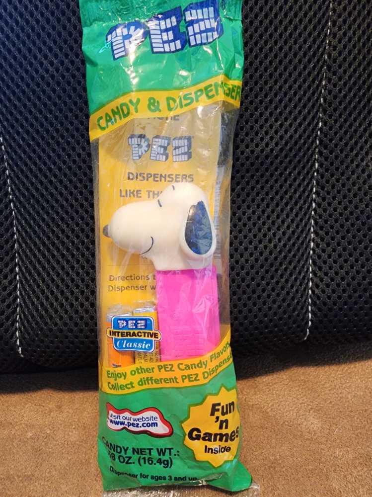 Peanuts - Snoopy B - Peanuts PEZ pez collectible - Main Image 4