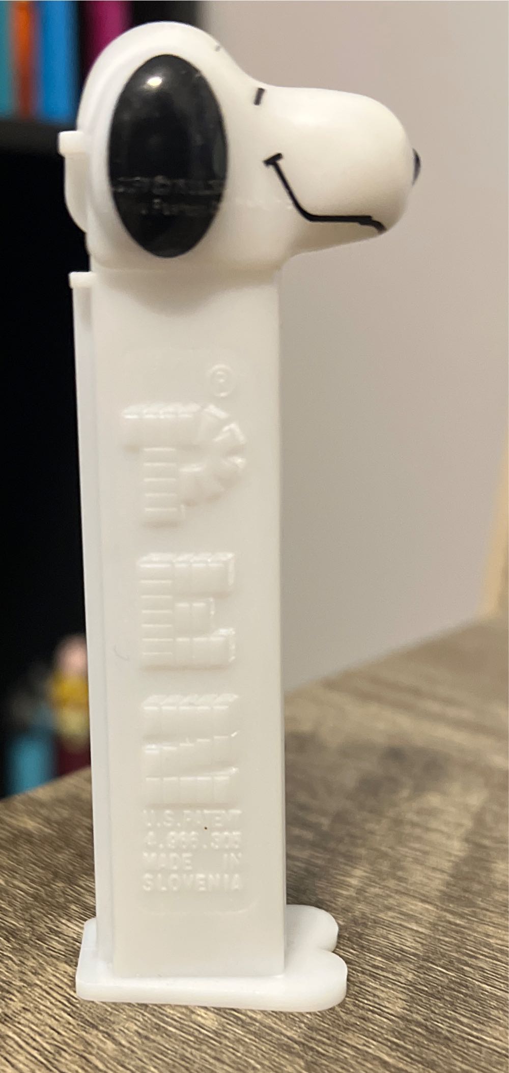 Peanuts - Snoopy - A - PEANUTS pez collectible - Main Image 2