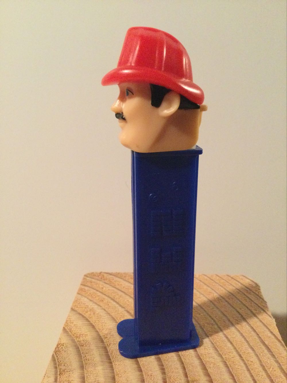 Fireman - Pez Heroes pez collectible - Main Image 4
