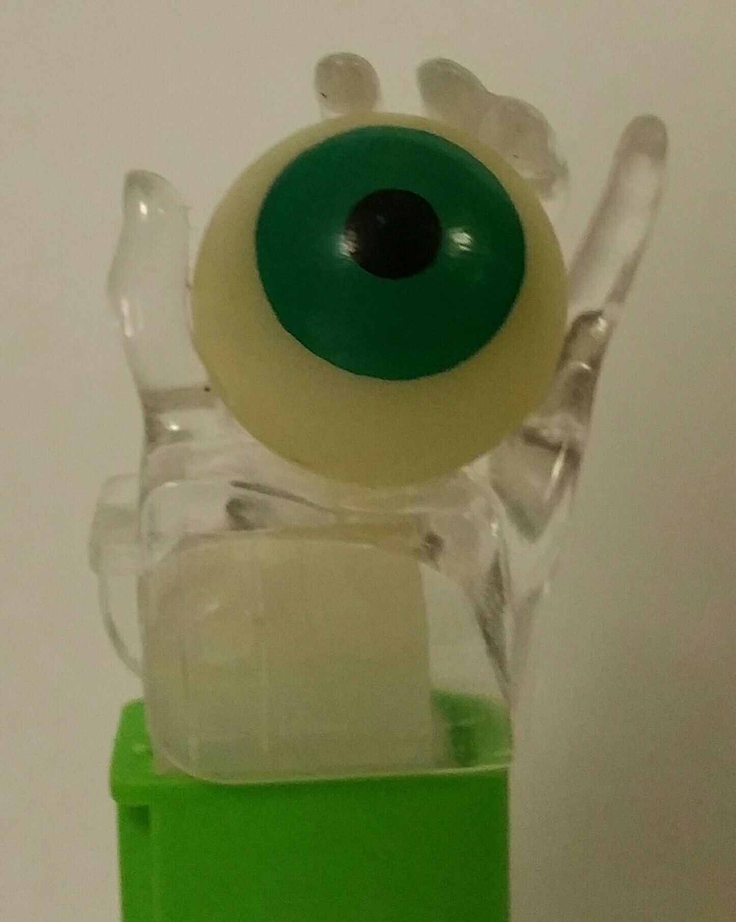 Psychedelic Hand Clear Crystal - Psychedelic Hands pez collectible - Main Image 2