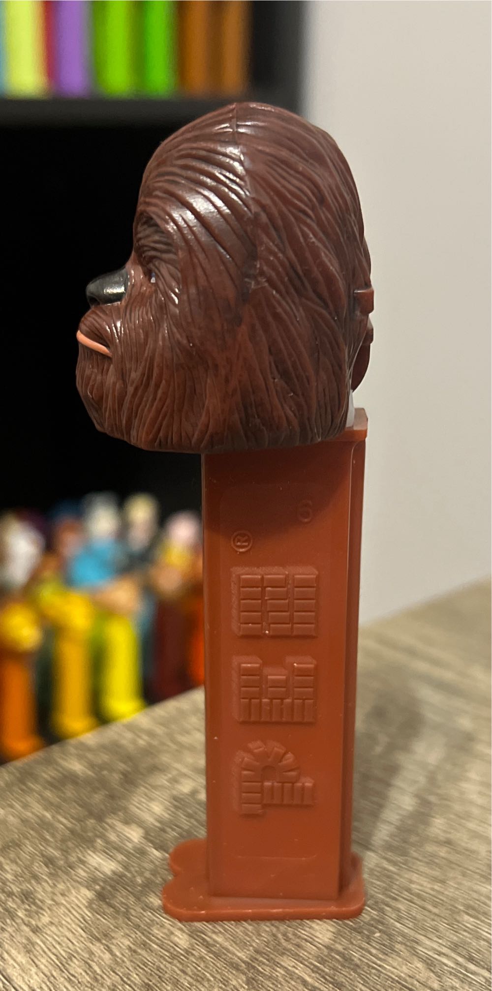Chewbacca B (Darkest Brown Head) - Star Wars pez collectible - Main Image 4