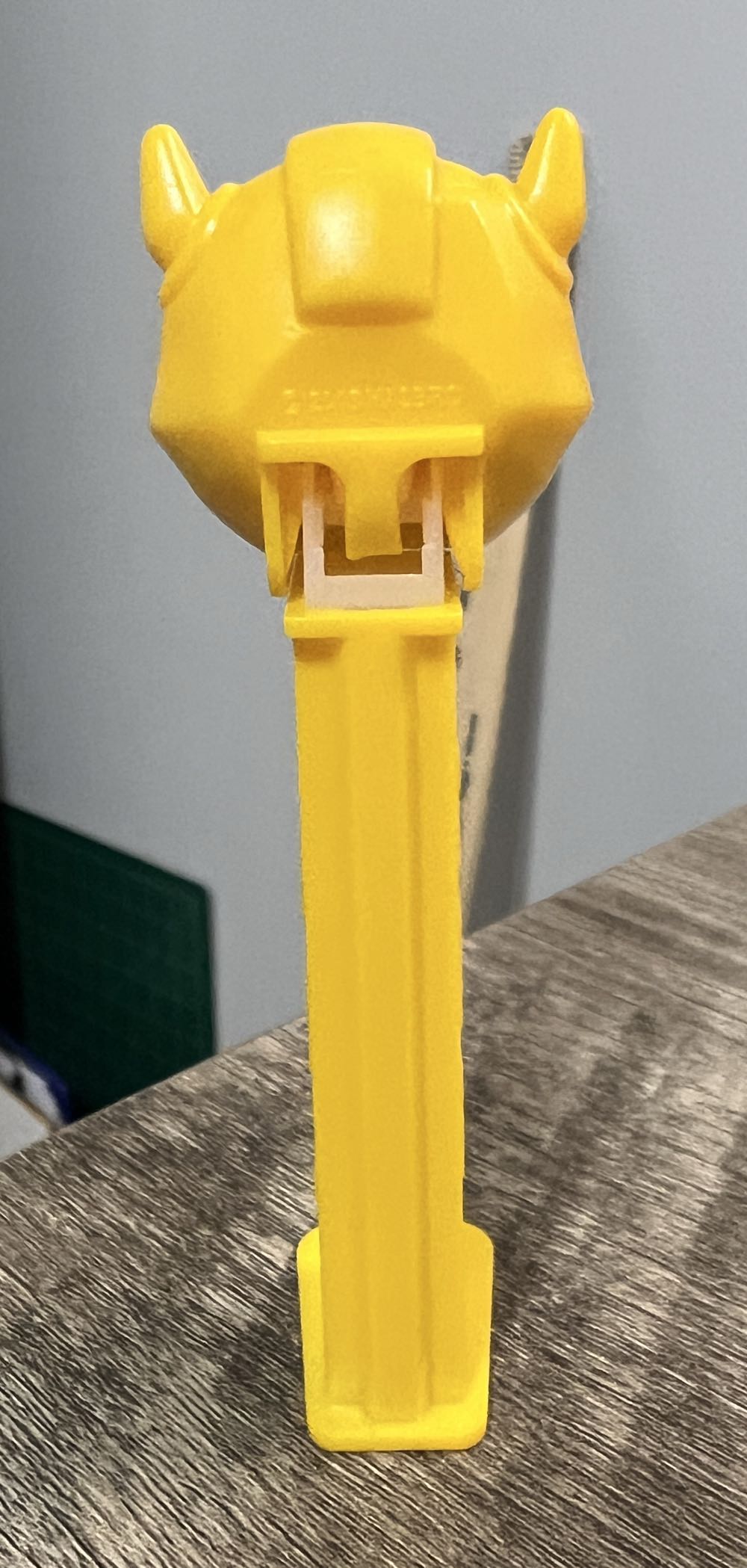 Optimus Prime A (Classic) - Transformers pez collectible - Main Image 3