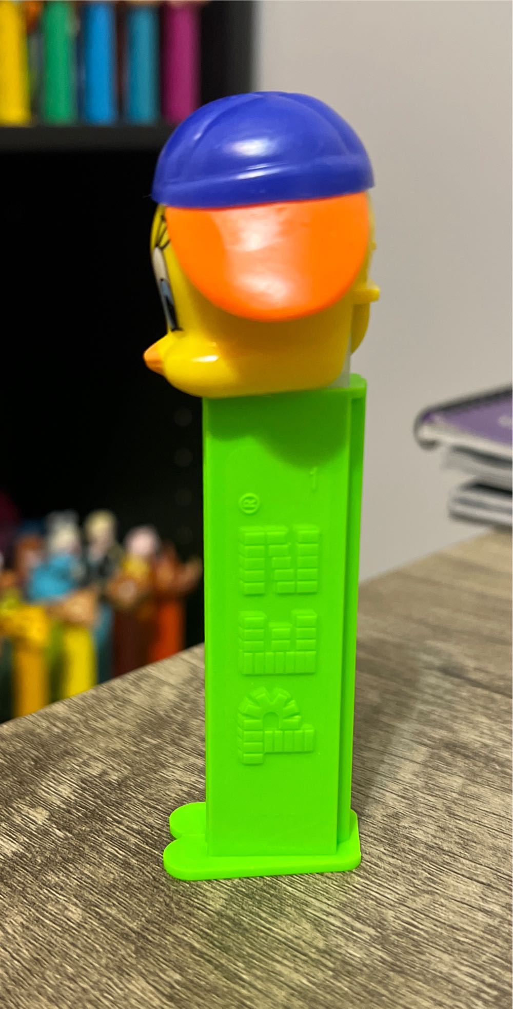 Cool Looney Tunes - Tweety Bird “Charming Tweety” - Looney Tunes-Cool Looney Tunes pez collectible - Main Image 4