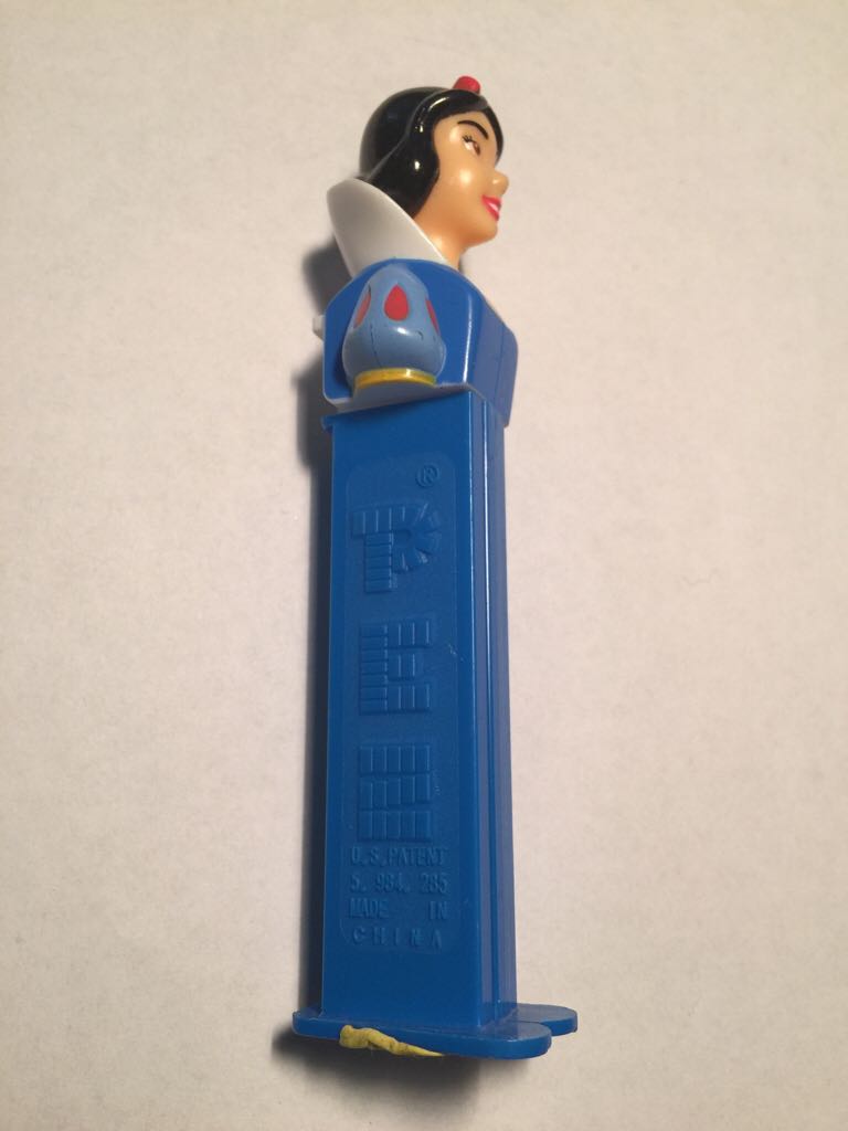 Snow White - Snow White And The Seven Dwarfs pez collectible - Main Image 2