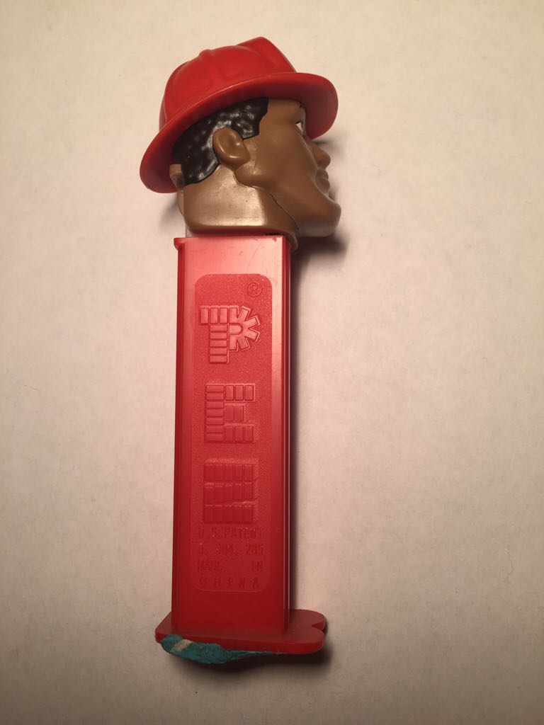 Emergency Heroes- Fireman - Emergency Heroes pez collectible - Main Image 2