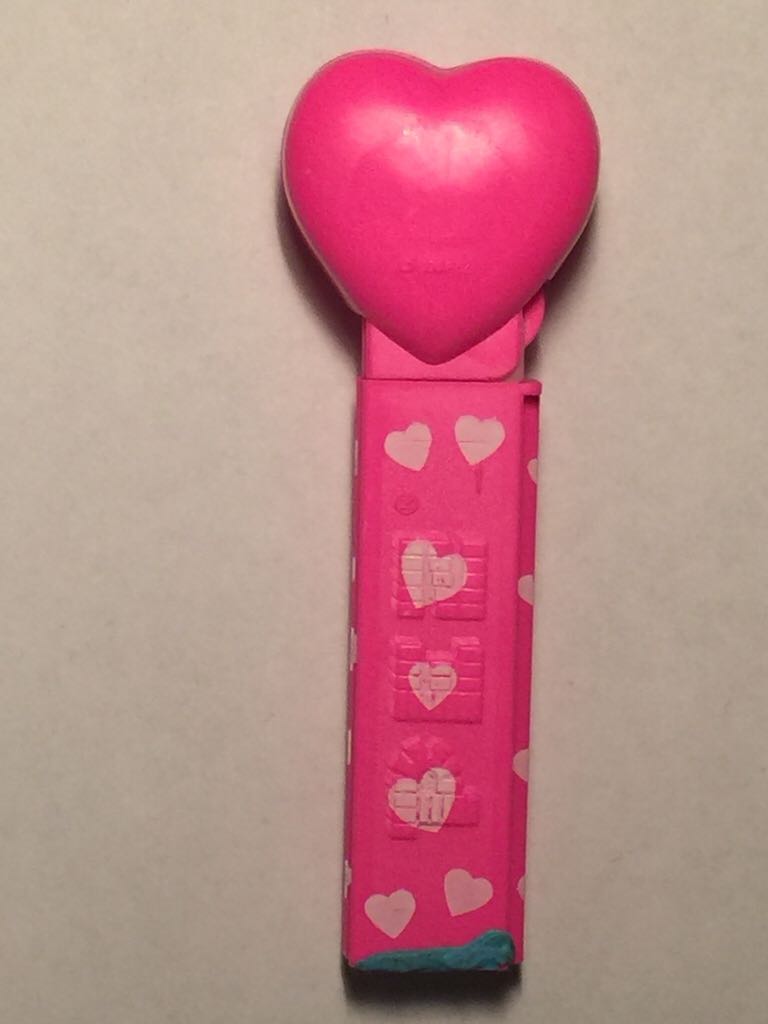 Smile - Holidays - Valentine’s Day pez collectible - Main Image 2
