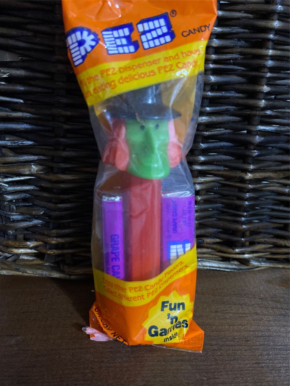 Halloween - Witch D - Holidays pez collectible - Main Image 3