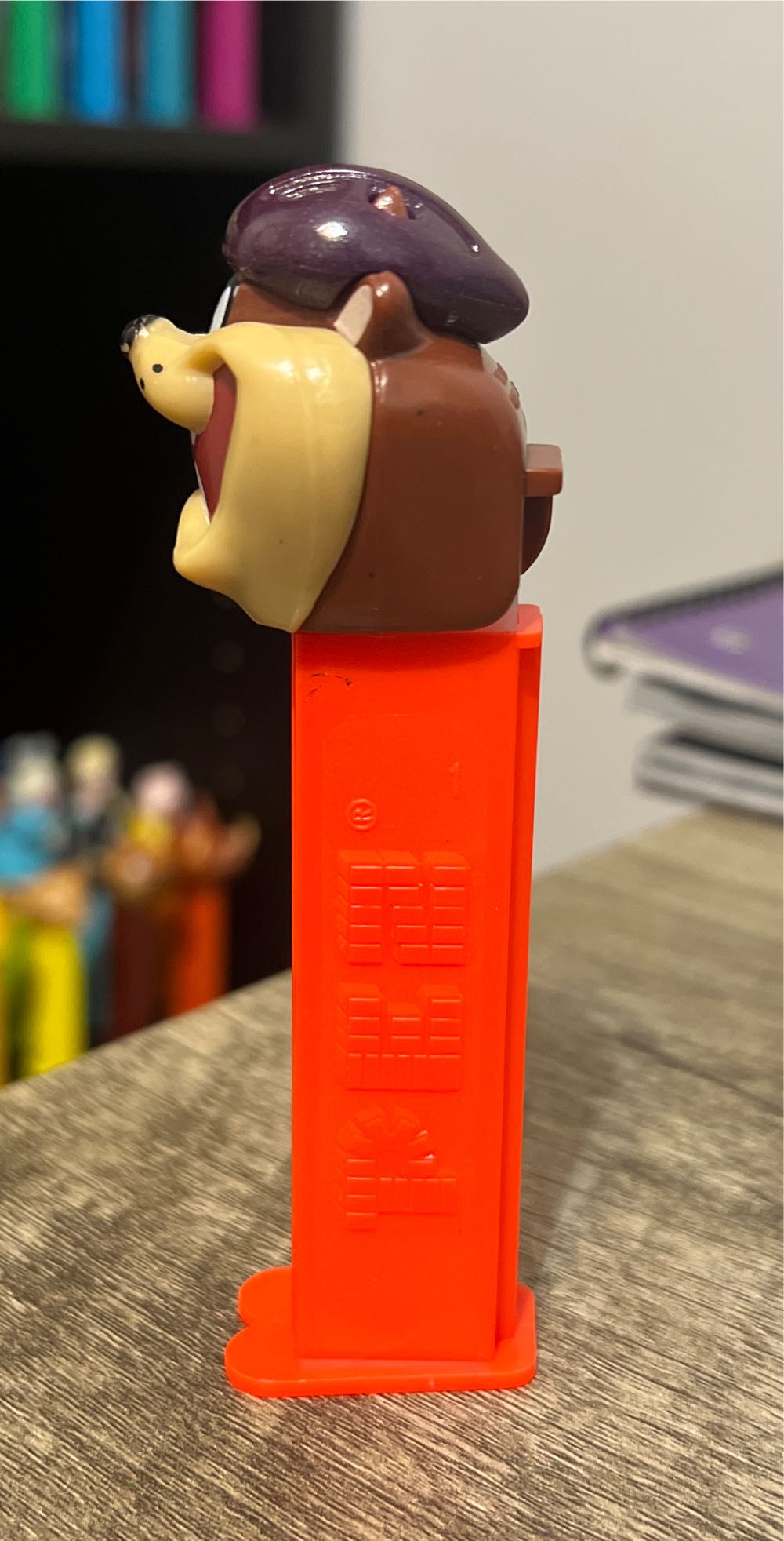 Cycling Taz - Looney Tunes pez collectible - Main Image 4