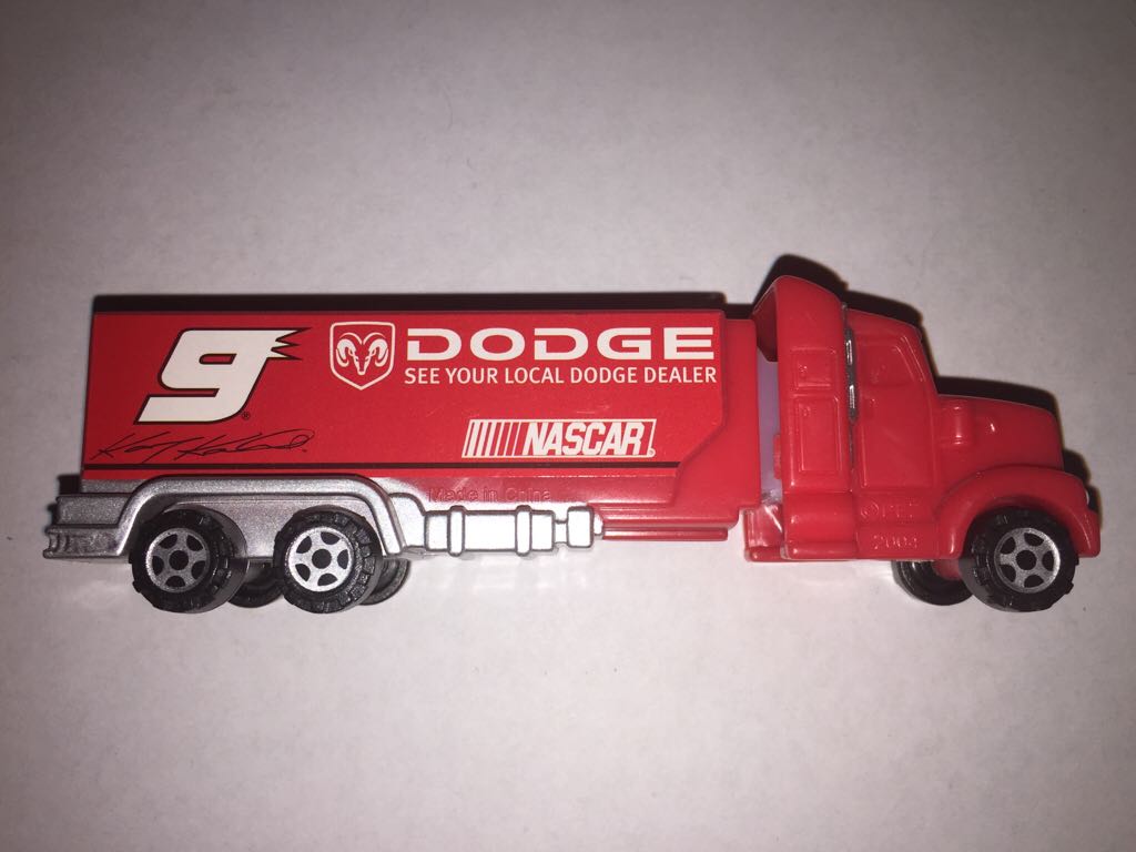 #9 Kasey Kane - NASCAR Trucks pez collectible - Main Image 2