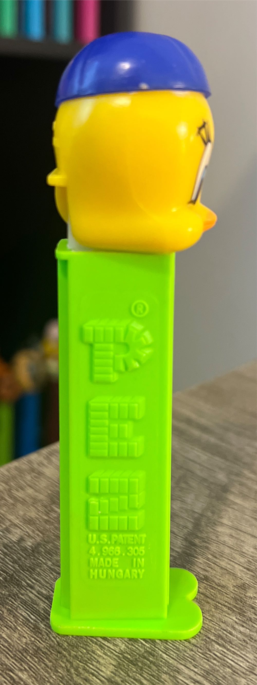 Tweety Bird “Charming Tweety” - Looney Tunes-Cool Looney Tunes pez collectible - Main Image 2