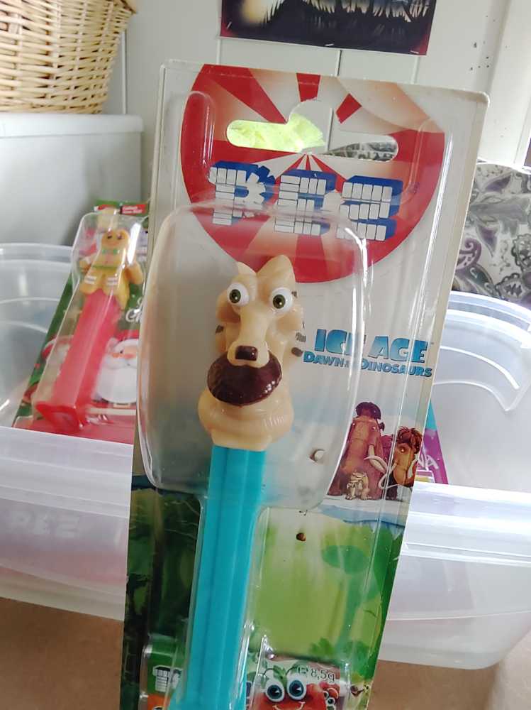 Ice Age Dawn Of The Dinosaurs - Scrat  pez collectible - Main Image 2