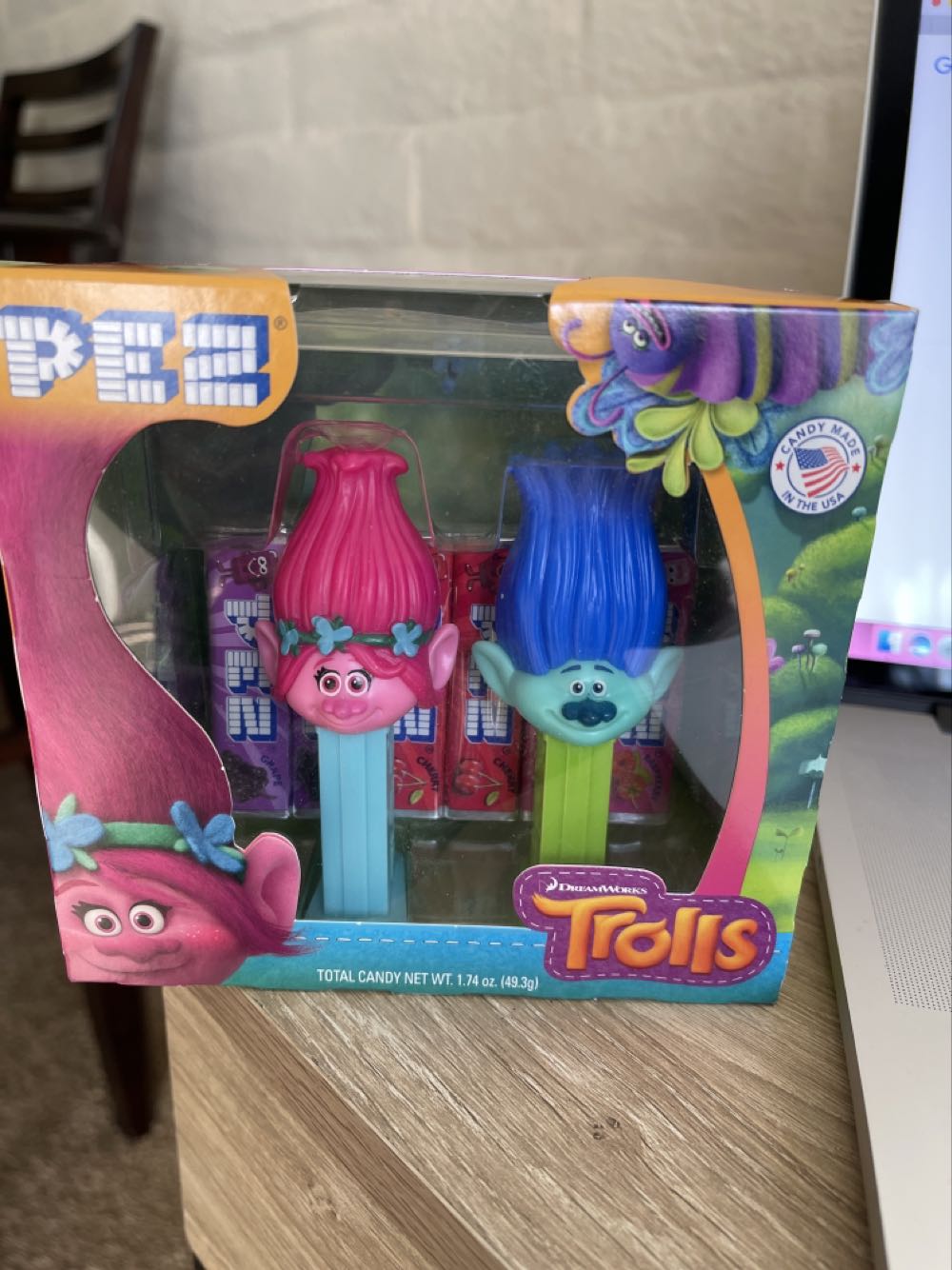 Poppy & Branch Twin Pack - Trolls (complete) pez collectible - Main Image 2