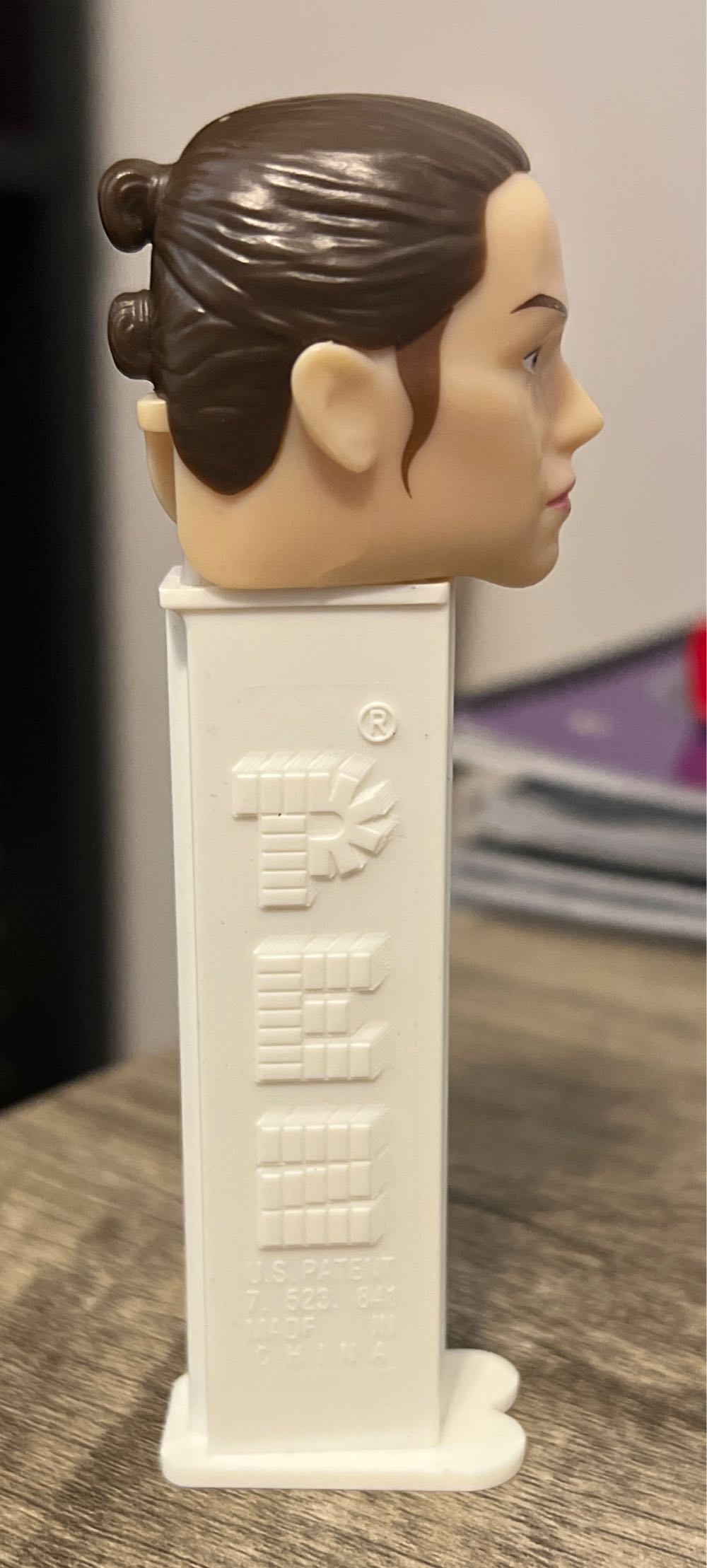 Rey - Star Wars - The Force Awakens pez collectible - Main Image 2