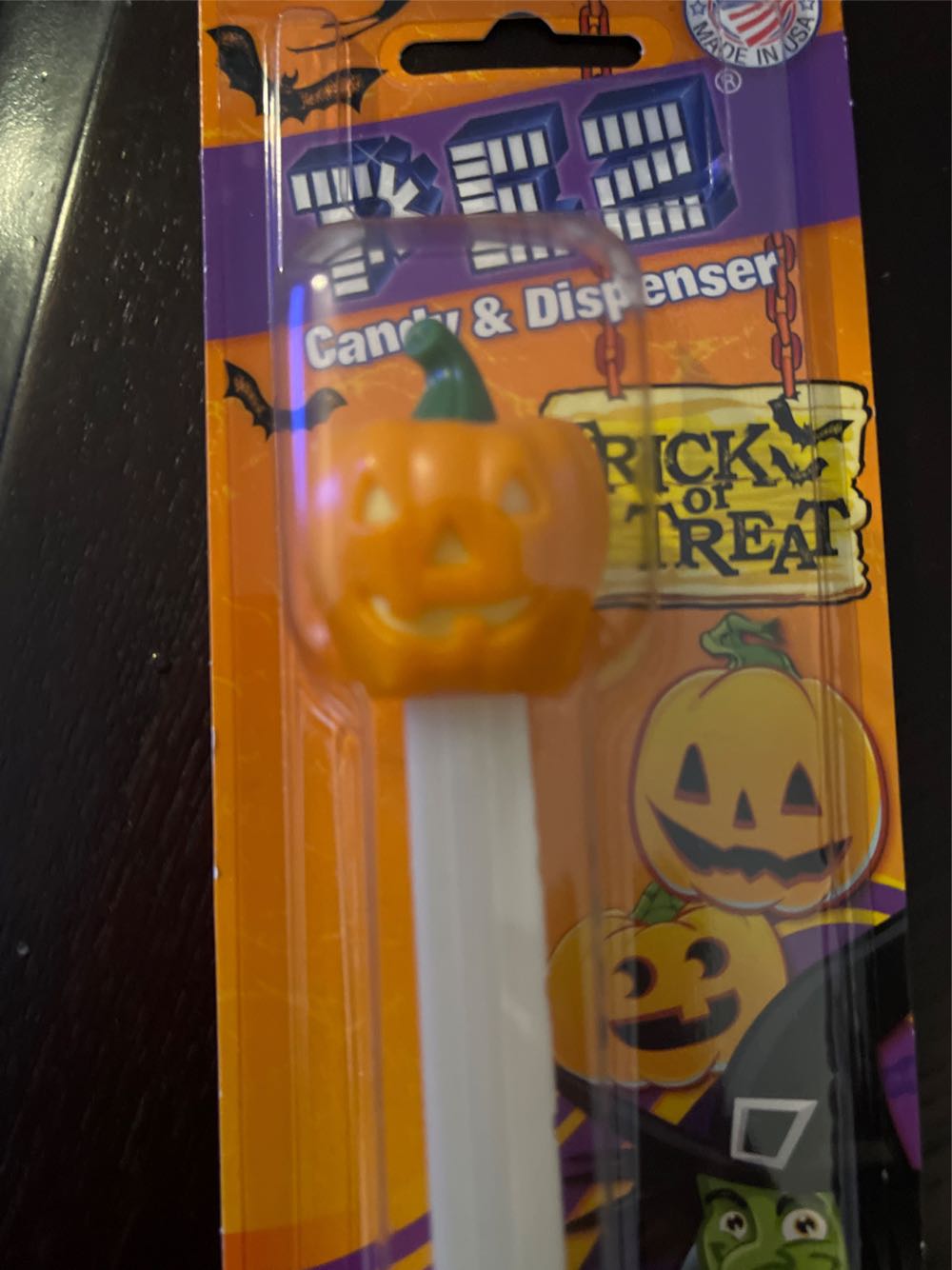 Pumpkin - Trick or Treat (Glow In The Dark) - Halloween pez collectible - Main Image 2