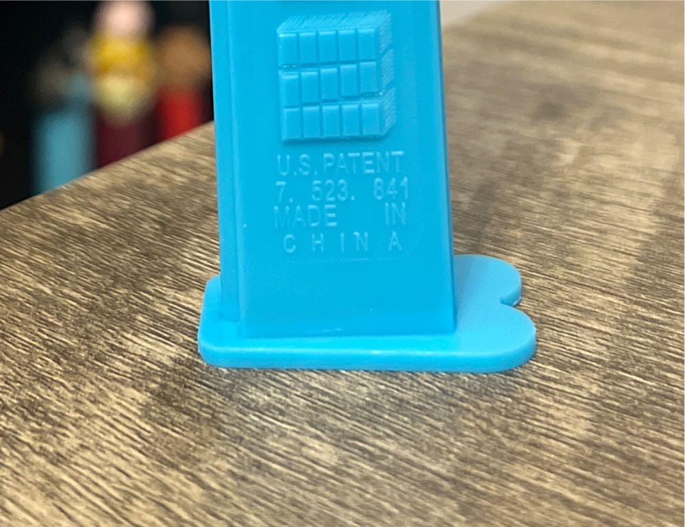 Minnie Mouse w/ Blue Polka Dot Bow - Disney Classic pez collectible - Main Image 2