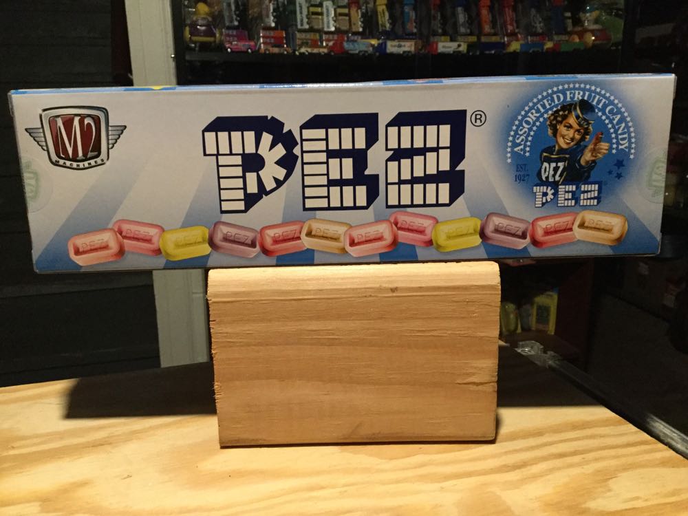 M2 Machines Purple Hauler - M2 Haulers pez collectible - Main Image 3