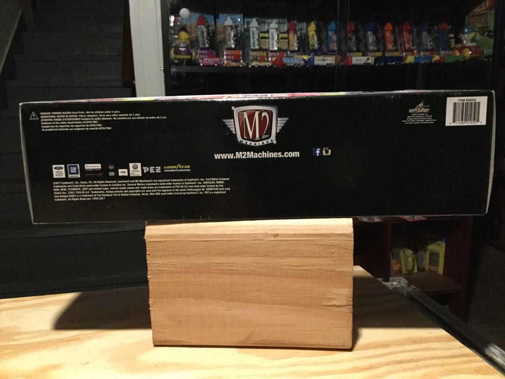 M2 Machines Purple Hauler - M2 Haulers pez collectible - Main Image 4