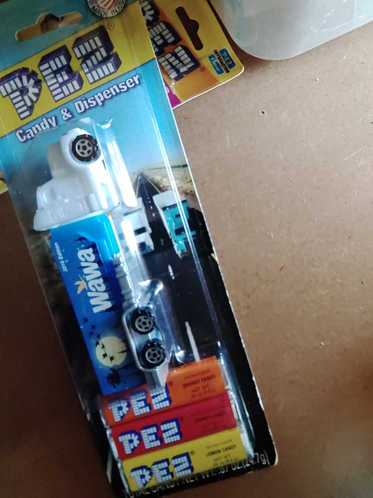 Truck Wawa 2016 Christmas - Trucks pez collectible - Main Image 2