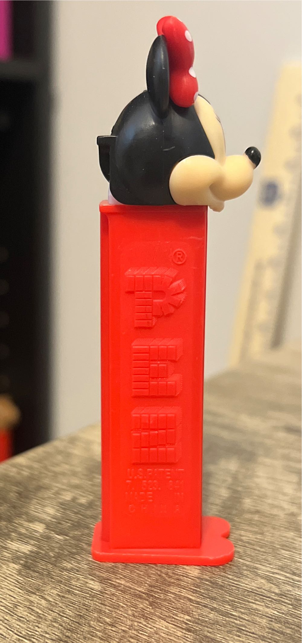 Minnie Mouse w/ Red Polka Dot Bow - Disney Classic pez collectible - Main Image 2