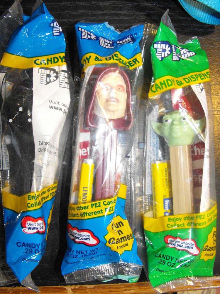 Darth Vader (Blue Bag) - Star Wars pez collectible - Main Image 2