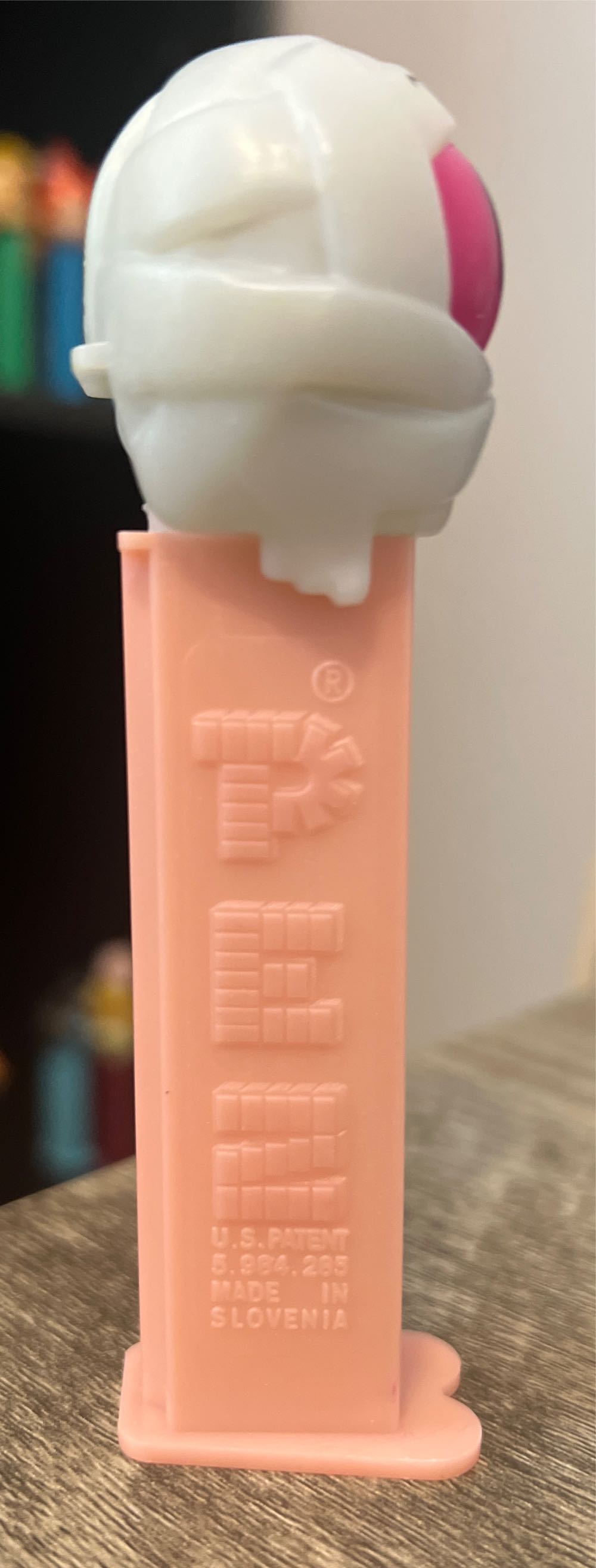 Mummy A - Glow - Halloween pez collectible - Main Image 3