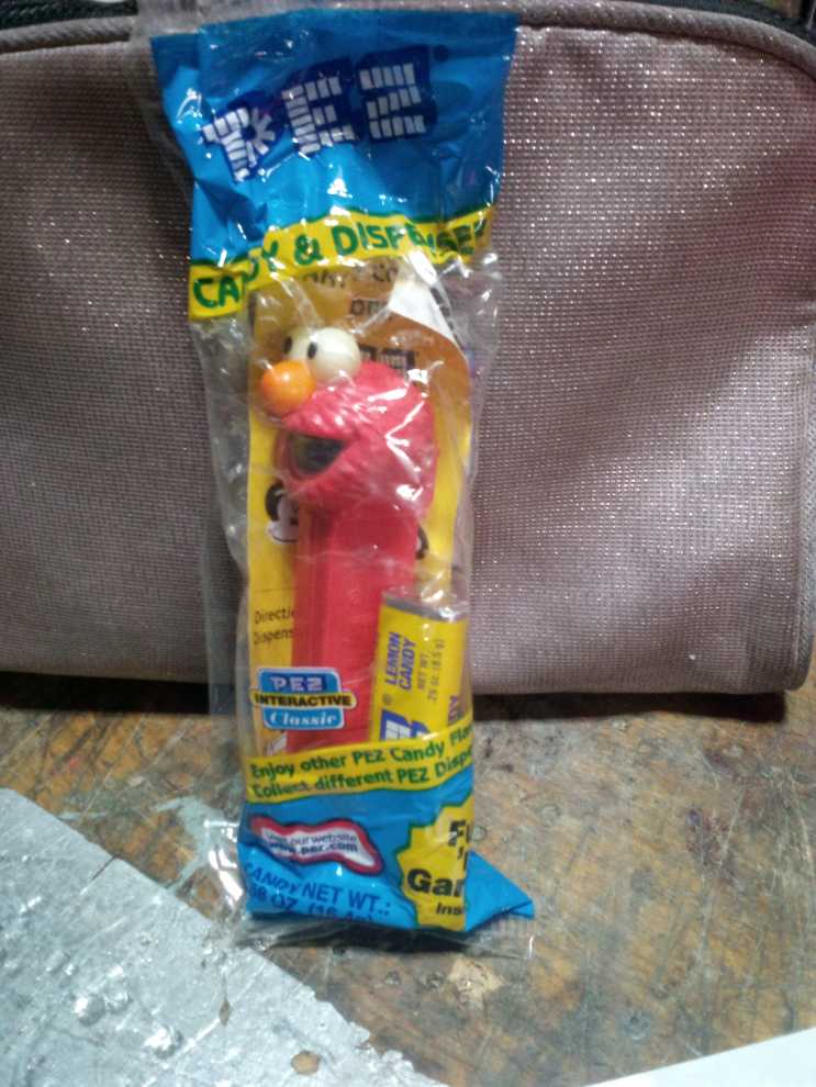 Elmo - Sesame Street pez collectible - Main Image 3
