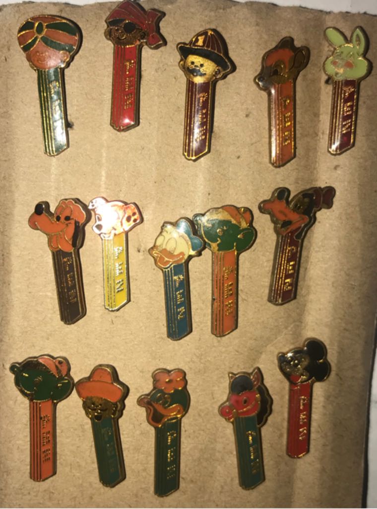 Big Top Elephant - Lapel Pins (complete) pez collectible - Main Image 2